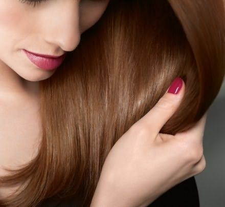 Сульсеновая паста – практический идеальный продукт, который отлично помогает как в борьбе с перхотью, так и с выпадением волос.