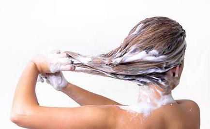 можно ли мыть волосы гелем для душа
