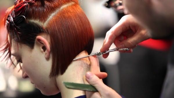 Нужное время для выполнения стрижки определяется ее сложностью и опытностью парикмахера