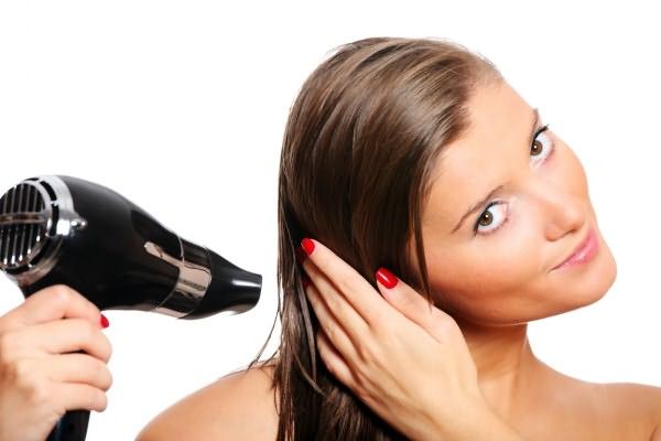 Для использования горячих бигуди рекомендуется подсушить волосы