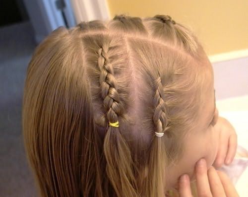 Французская коса дает нам множество идей плетения и укладки для девочек.