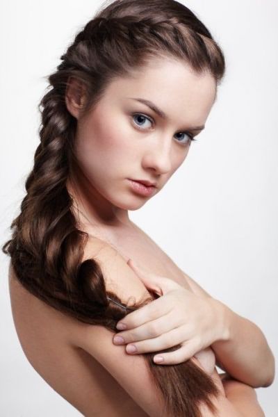 Боковая коса – необычный и сексуальный вид укладки