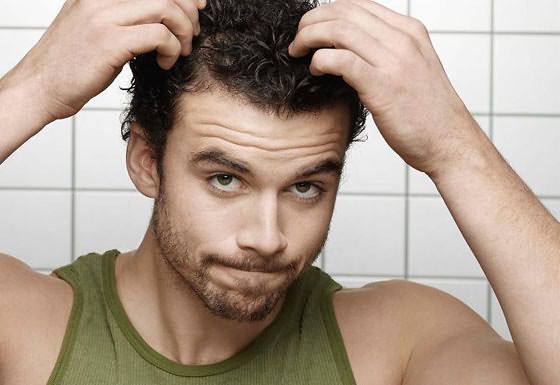 Специальные средства упростят мужские укладки на короткие волосы