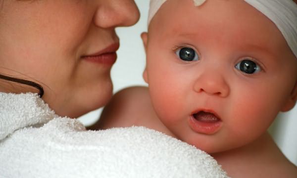 Окрашивание может привести к серьёзной аллергии как у мамы, так и у ребёнка