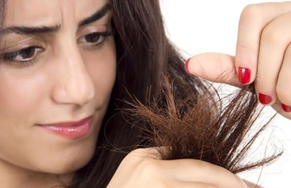 Секущиеся кончики – явный признак нездоровья волос.