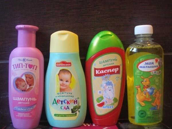 Детские препараты для мытья волос отличаются от взрослых, прежде всего, по составу