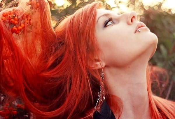 Иранская хна позволяет получить яркий солнечный рыжий цвет волос
