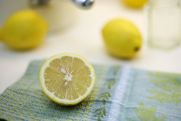Лимон обладает хорошими осветляющими качествами!