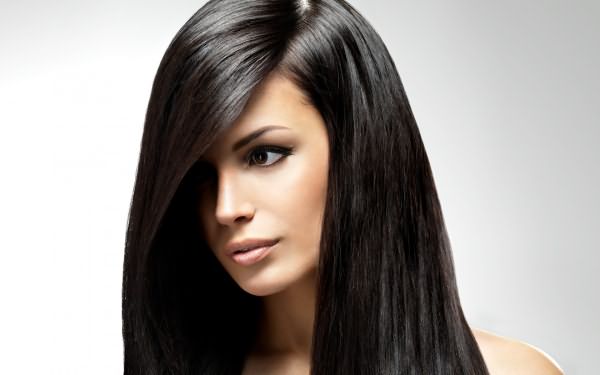 С осветлением черных волос нужно быть осторожными, ведь процесс обесцвечивания негативно влияет на состояние шевелюры