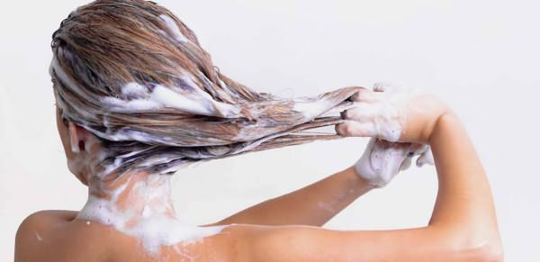 Смывка волос мылом