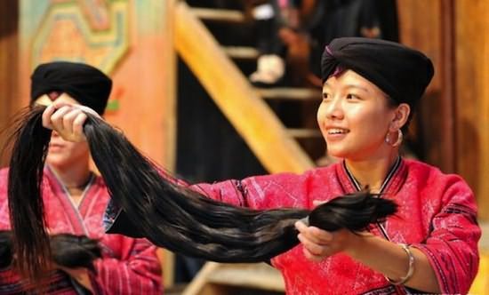 В Китае есть «деревня с самыми длинными волосами в мире»
